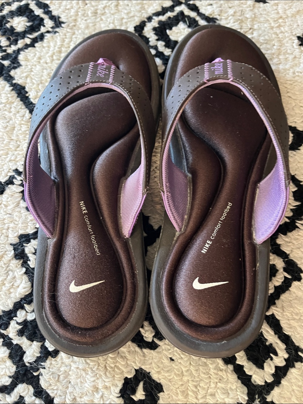 Nike Women’s Brown & Lavender Thong Sandals with Comfort Footbed- size 8 - Picture 3 of 3